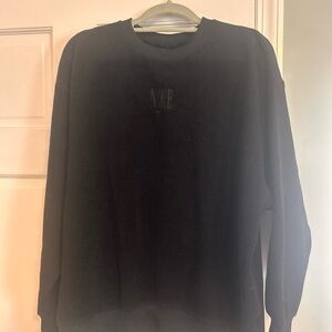Nike Men’s Black Crewneck Sweatshirt with Subtle Logo